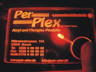 Per-Plex,  beleuchtete Visitenkarte an in rot